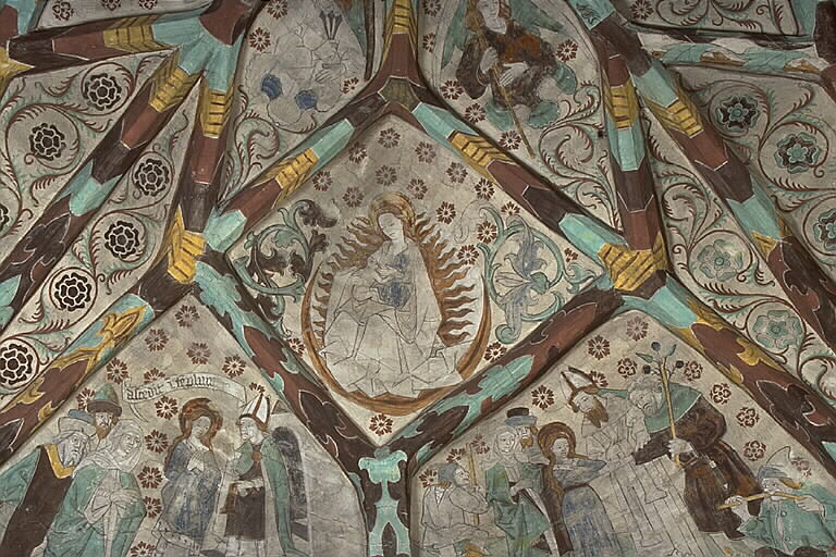 Härkeberga kyrka. Kalkmålning i korvalvet av Albertus Pictor. Jungfru Maria som den apokalyptiska kvinnan. 


