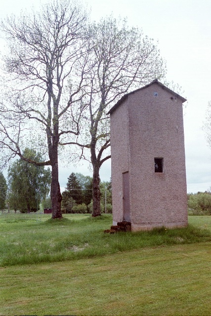 Grolanda kyrkomiljö transformatorbyggnad nordost om kyrkogården. Negnr 01/266:13a