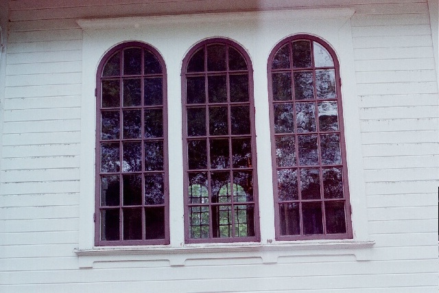 Hällestads kyrka exteriör fönster på södra fasaden. Negnr 01/266:25a