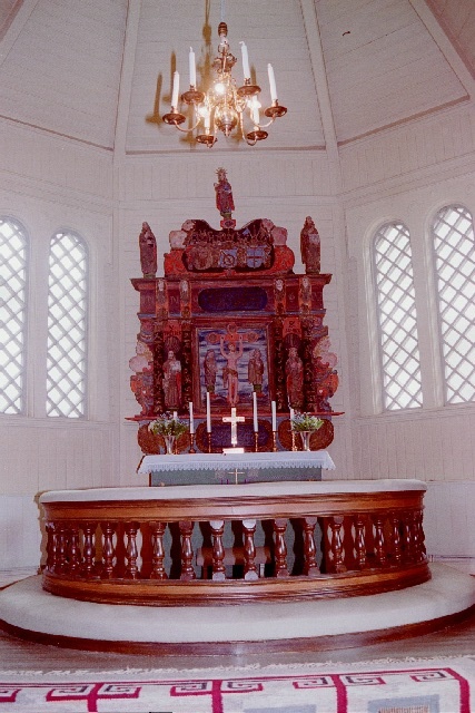 Hällestads kyrka interiör altaruppsättning. Negnr 01/266:28a