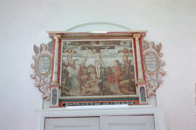 Yllestads kyrka interiör äldre altaruppsats placerad ovanför sydportalen. Negnr 01/271:9a