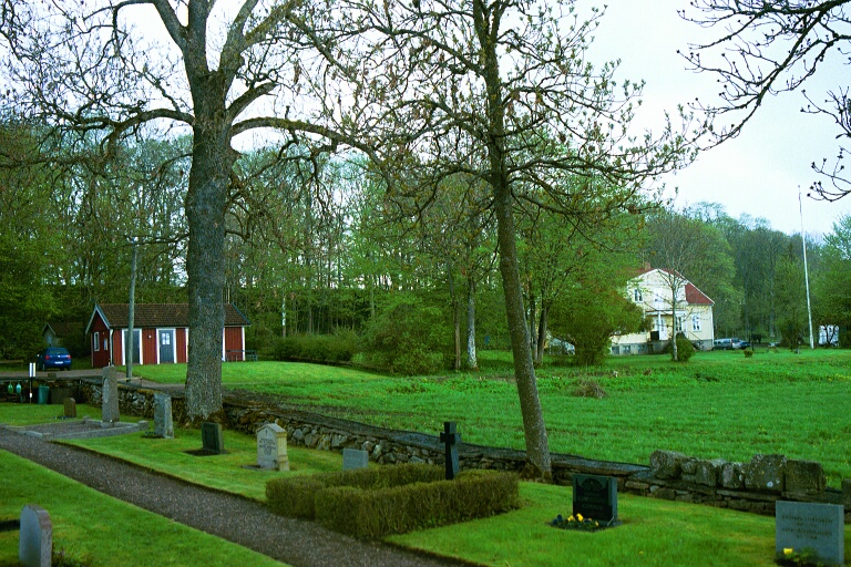 Vilske-Kleva kyrka kyrkogård förråd. Negnr 01/285:17