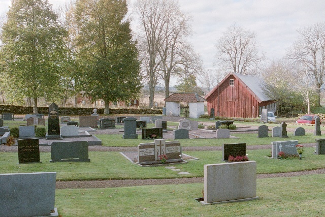 Högstena kyrkogård utsikt mot granngården