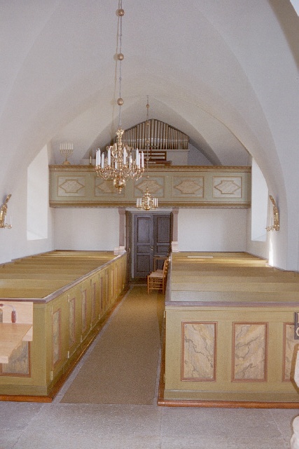 Högstena kyrka interiör läktare och orgel i västra delen