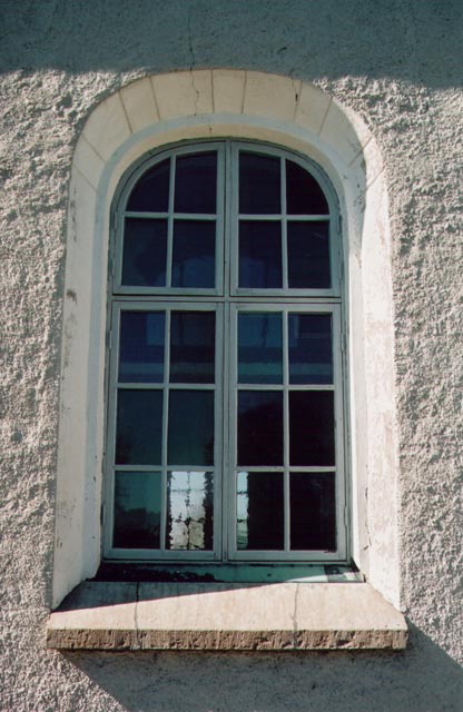 Gudhems kyrka exteriör fönster