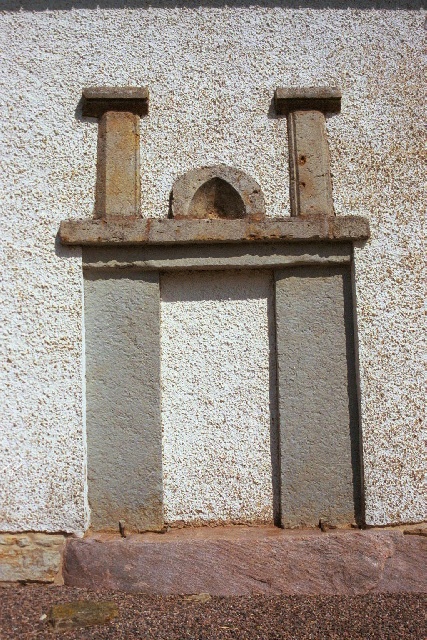 Ugglum kyrka exteriör igensatt portal södra fasaden. Negnr 01/265:33