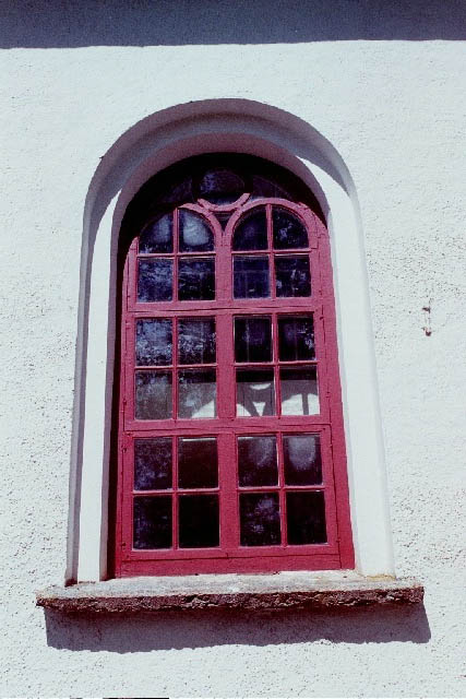 Brismene kyrka exteriör fönster. Negnr 01/267:4 