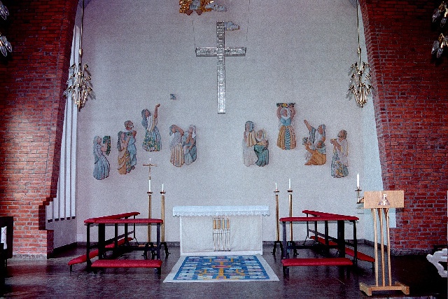 Mössebergs kyrka interiör altare, väggutsmyckning och altarring. Negnr 01/275:30a