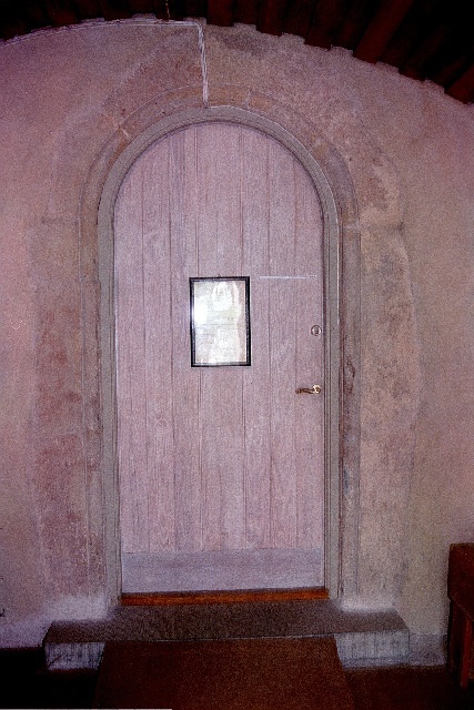 Luttra kyrka interiör dörr mellan vapenhus och långhus. Negnr 01/276:19