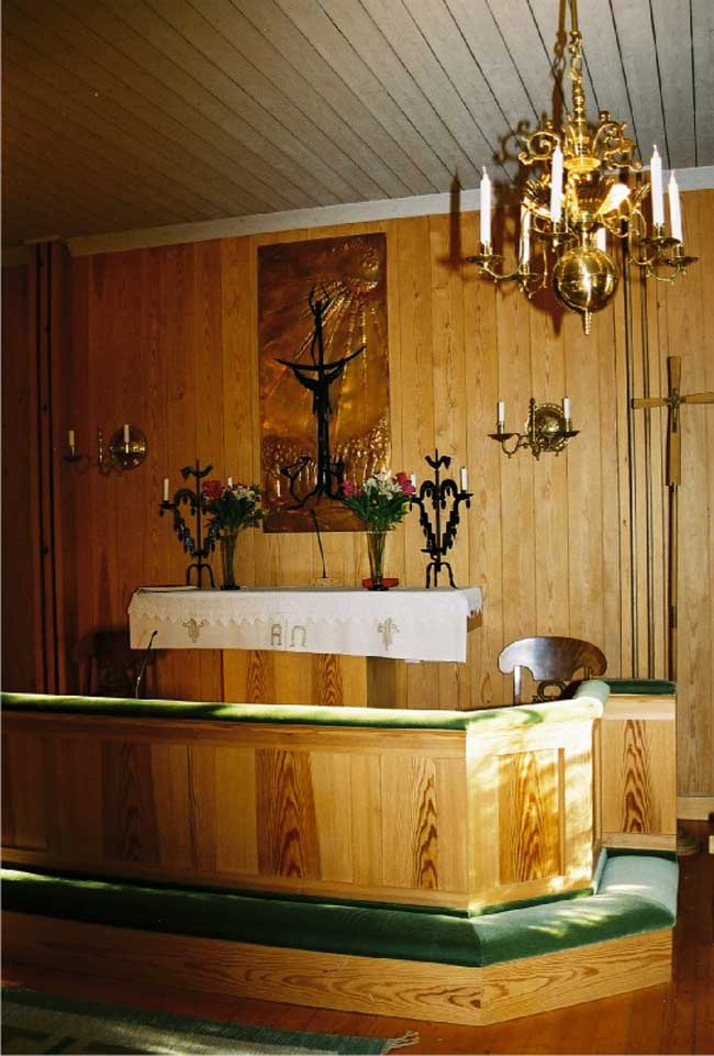 Interiör, altaret och altarring från sv.