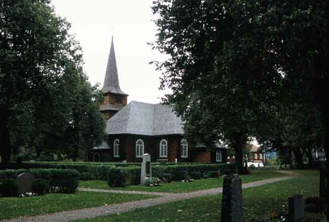 Östmarks kyrka från sydväst.