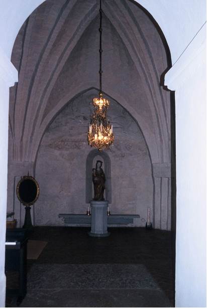 Det norra kapellet med en Mariabild uppställd i en nisch åt öster
