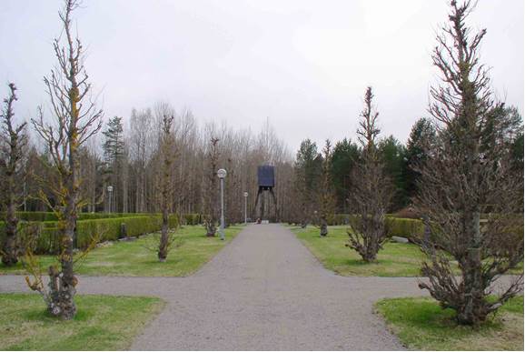 Nya kyrkogården med klockstapel från norr. 
