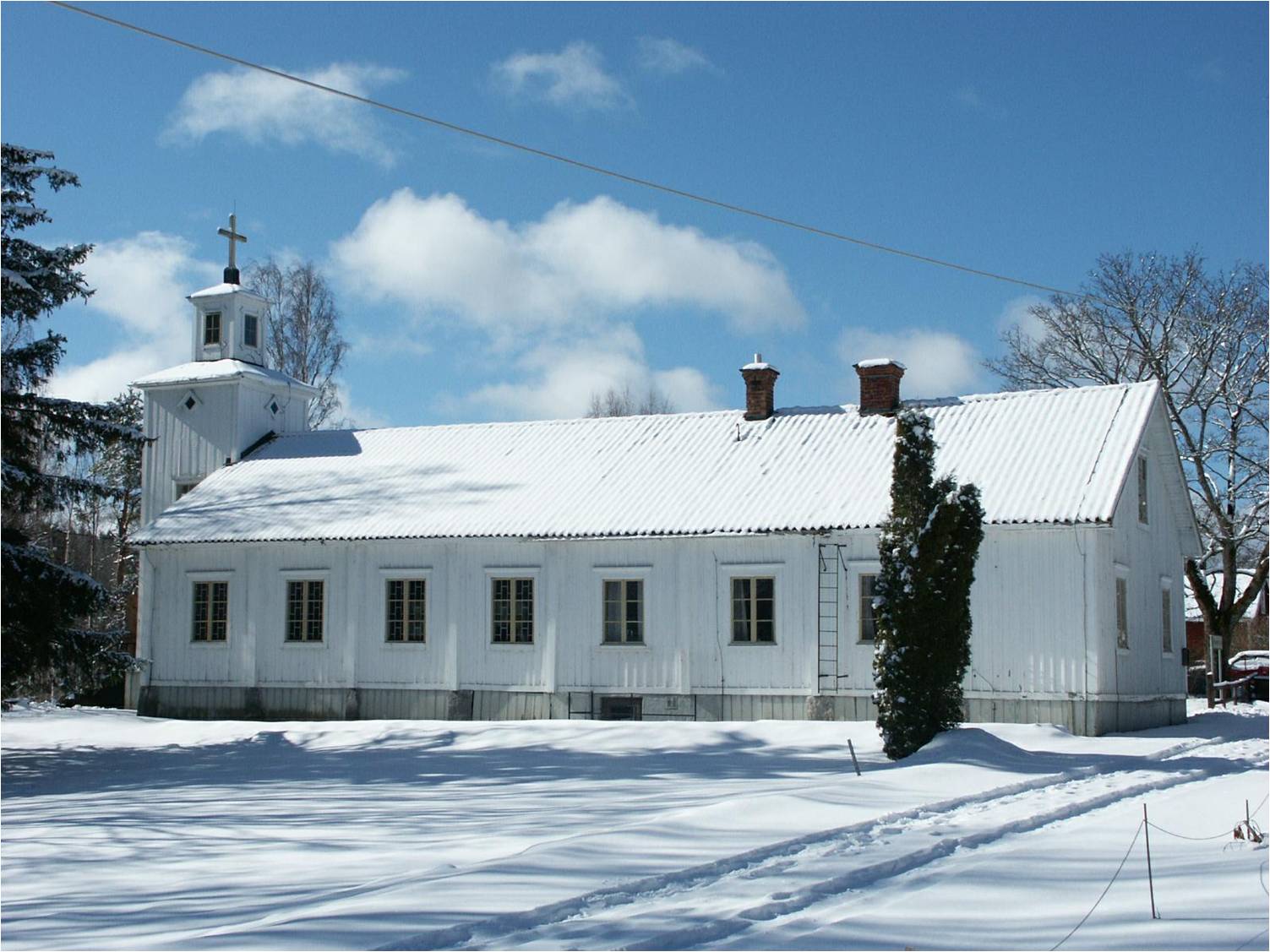 Nianfors kyrka från öster. 