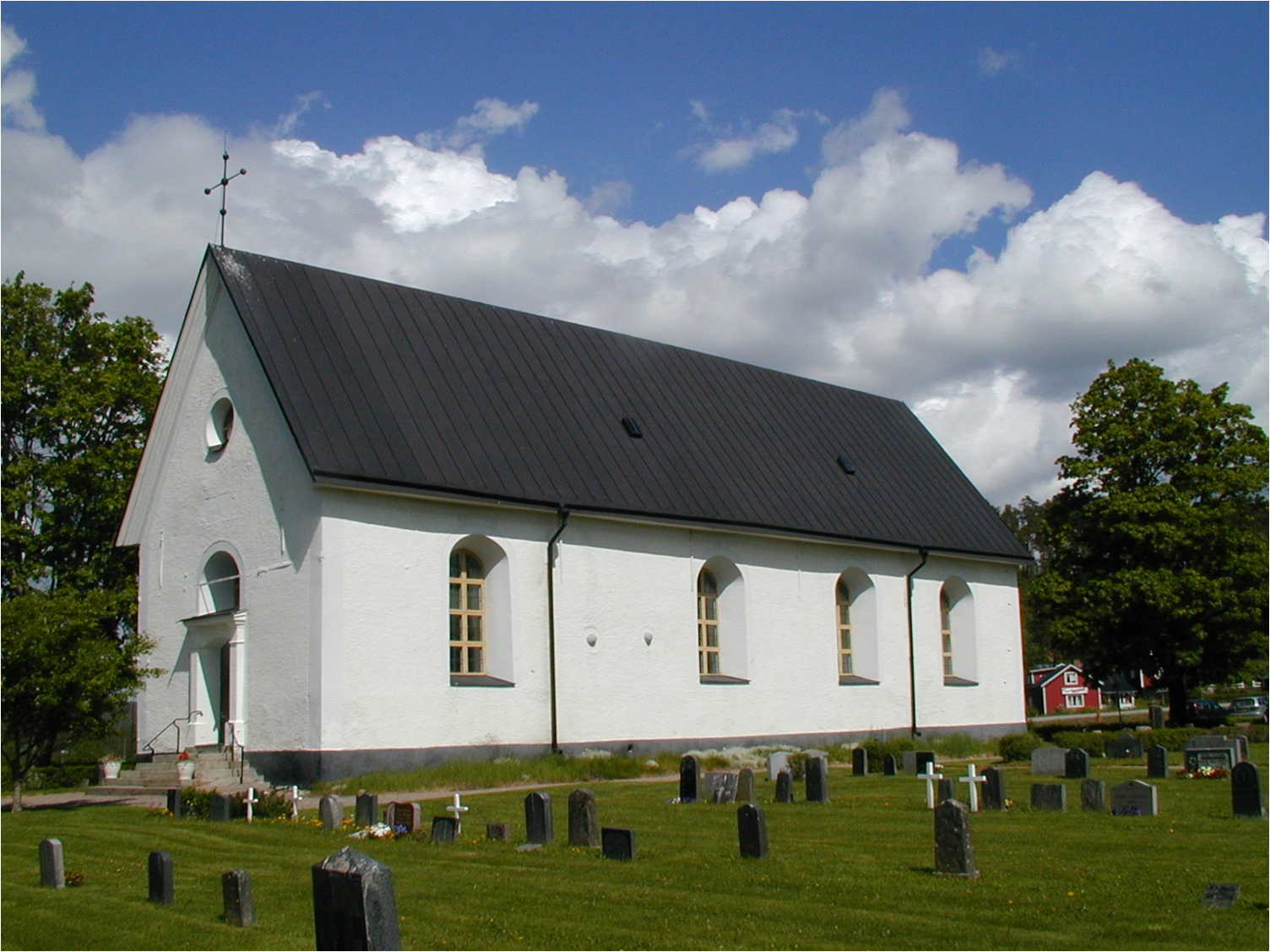 Högs kyrka från sydväst. 