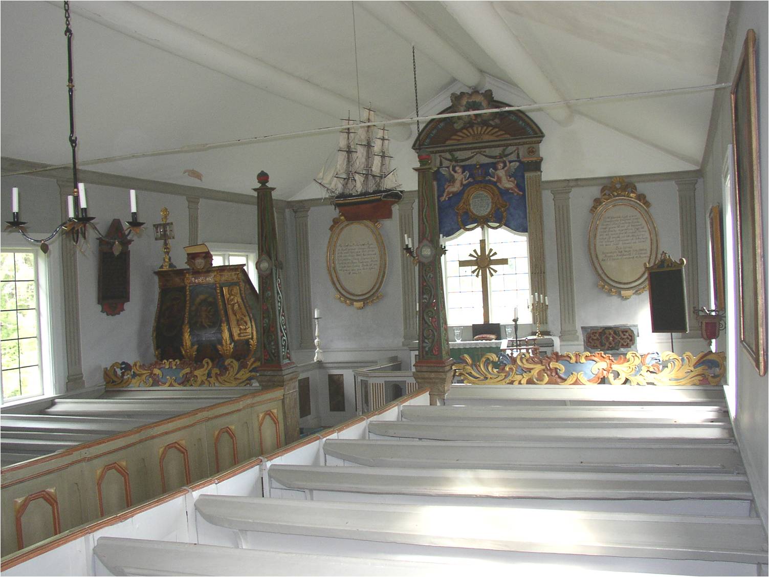 Kapellets interiör från sydväst. 