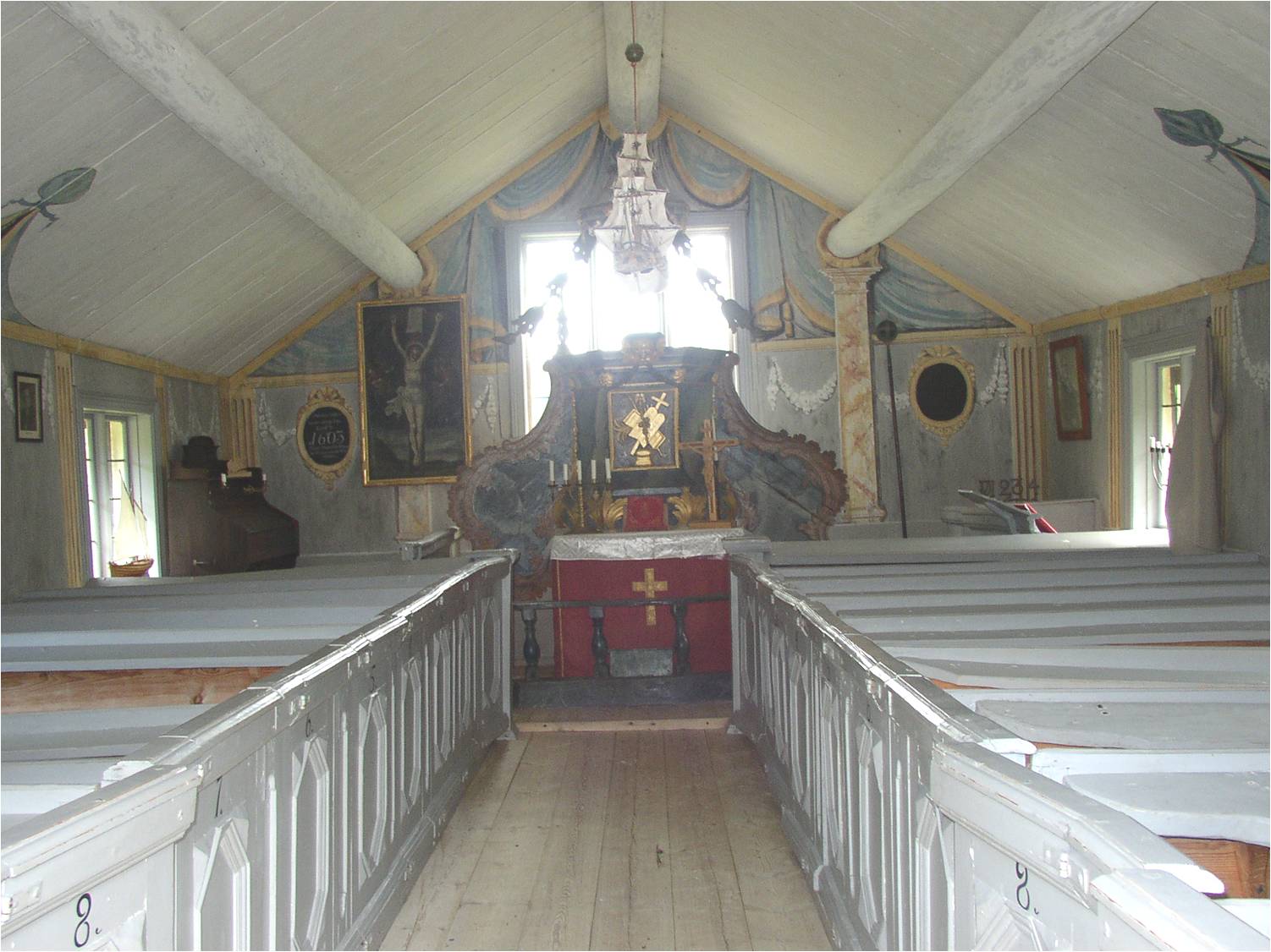 Kapellets interiör från väster. 