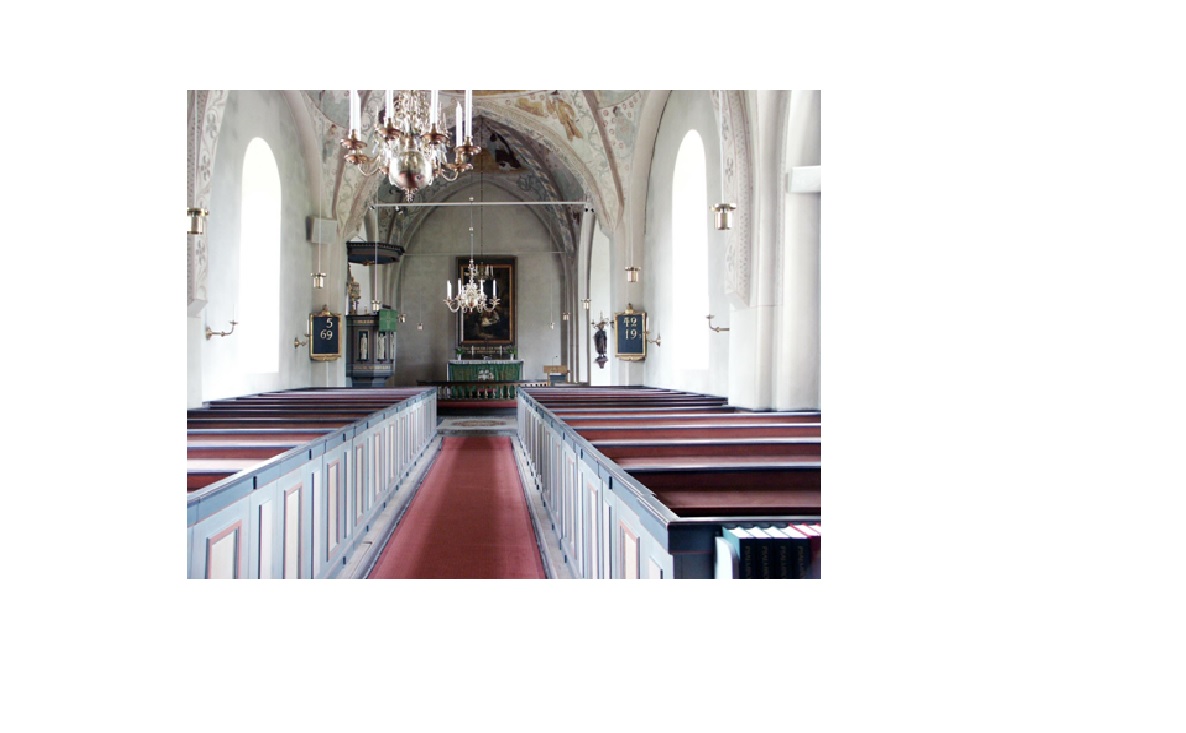 Interiör mot koret i öster. Bänkinredningen är från 1935 års restaurering då även valvmålningarna togs fram.