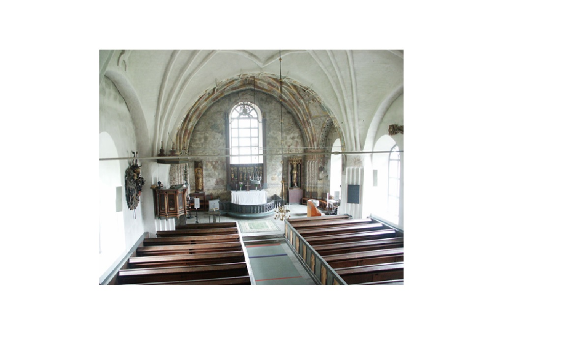 Kyrkan är rik på medeltida skulptur och har senmedeltida 
målningar i koret, samtida med valven. 
