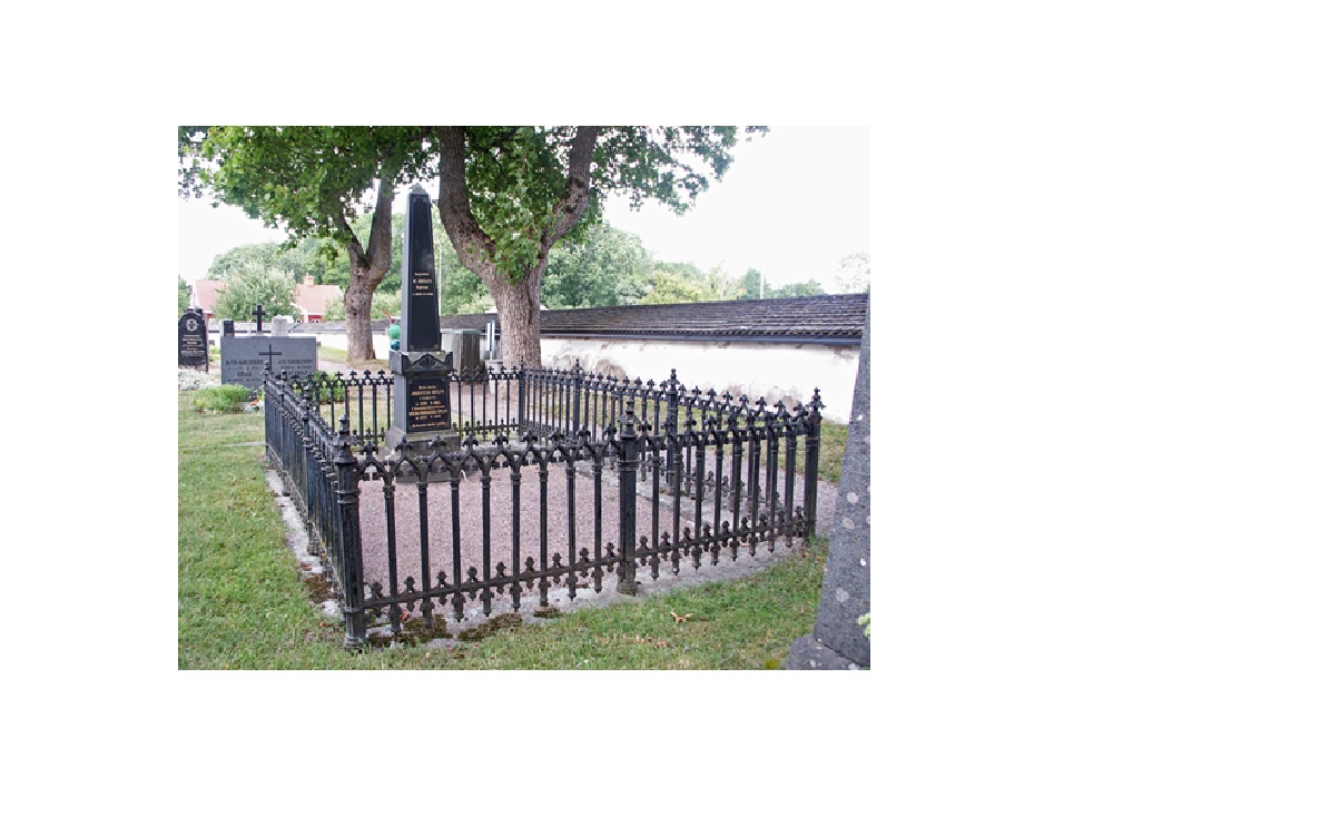 Det finns gott om äldre, välbevarade gravvårdar på kyrkogården. 