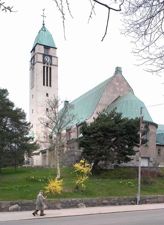 Sundbybergs kyrka från sydöst.