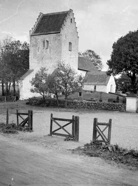 Skårby kyrka mot sydväst