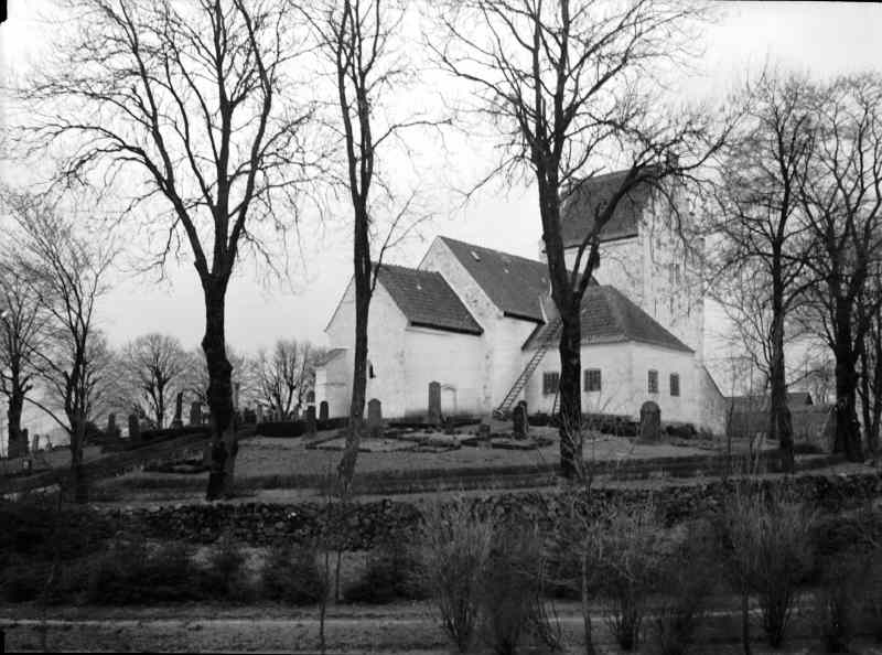 Skårby kyrka mot nordöst