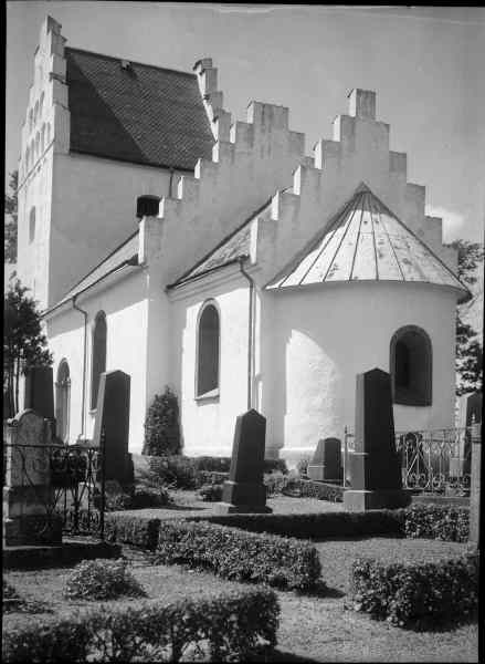 Hedeskoga kyrka från sydöst
