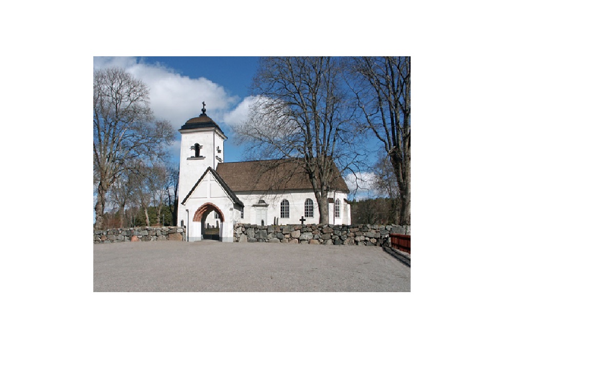 Vassunda kyrka sedd från kyrkbacken i söder. Stigluckan är det enda som finns kvar av den 
medeltida bogårdsmuren. Exteriören fick en enhetlig nyklassicistisk stil vid en ombyggnad 1804. 
