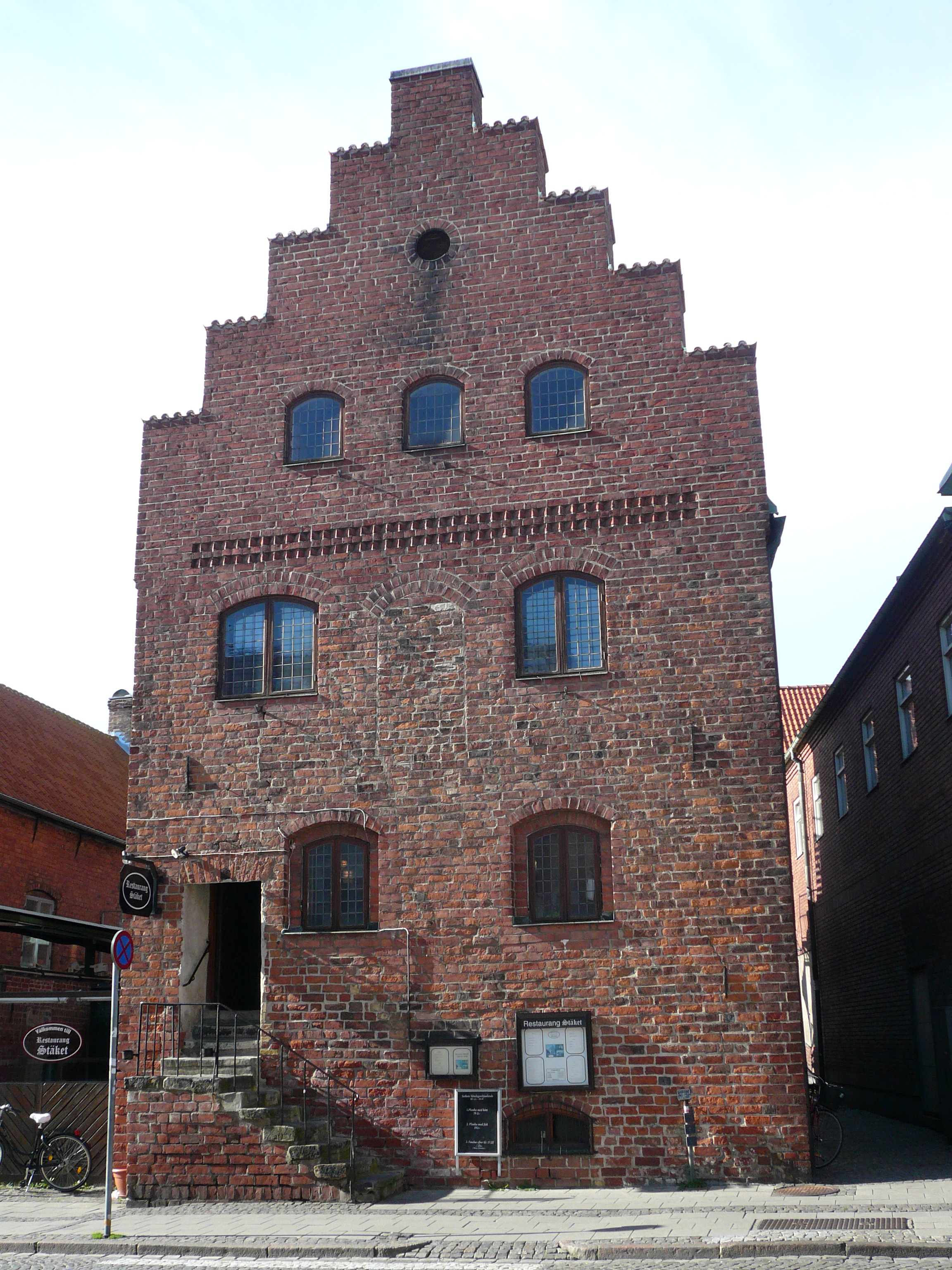 Stäket. Den östra fasaden utmed Stor Södergatan.