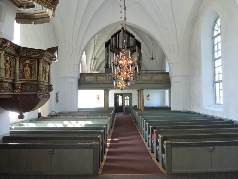 Västra läktaren ligger under Vebomarksvalvet som tillkom 1649. Nuvarande läktarorgel tillverkades 1967 av Grönlunds orgelbyggeri i Luleå. Den har helmekanisk traktur och registratur. Inför orgelbytet sänktes orgel-läktaren något för att rymma den höga orgeln. Orgelfasaden infogar sig trots sin storlek och modernistiska utformning relativt väl under stjärnvalvet.