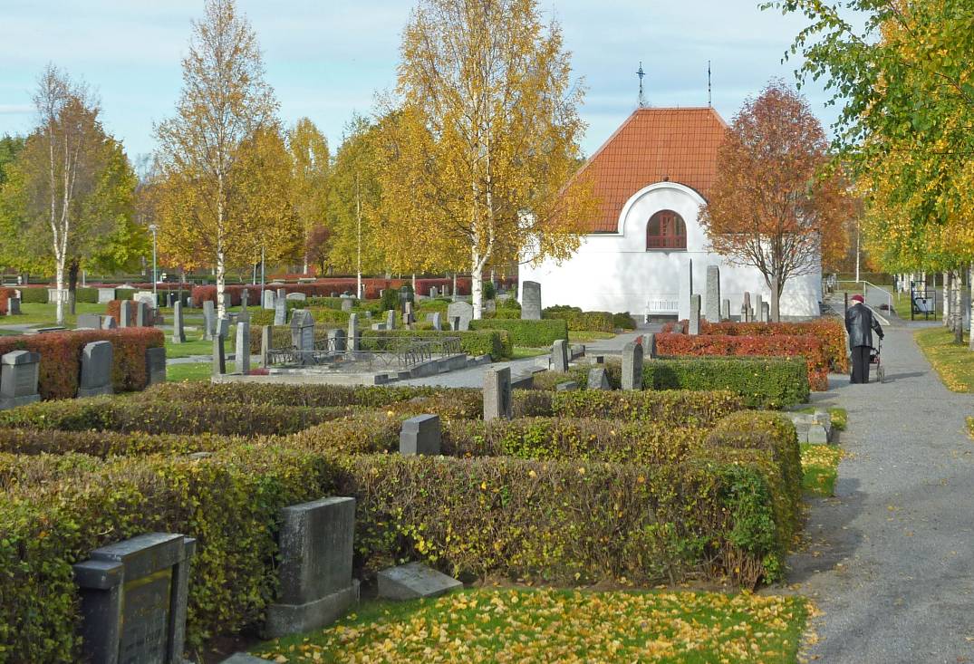 Sunnanå kyrkogård, ca 4 km väster om kyrkan och på södra sidan om älven, anlades 1915, men är utvidgad flera gånger. Kyrkogården präglas liksom kyrkan av hög estetisk och materialmässig kvalitet. Det äldre området med björkallén som centralaxel utgör ett välbevarat exempel på stadskyrkogård från 1910-talet, med häckomgärdade gravplatser, grusgravar och påkostade gravvårdar. Söder om gravkapellet är många gravar häckomgärdade.

Gravkapellet i lekfull jugendstil saknar motsvarigheter i länet. Det är ritat av arkitekten Viktor Åström (1863–1927). Han var född och uppvuxen utanför Skellefteå,