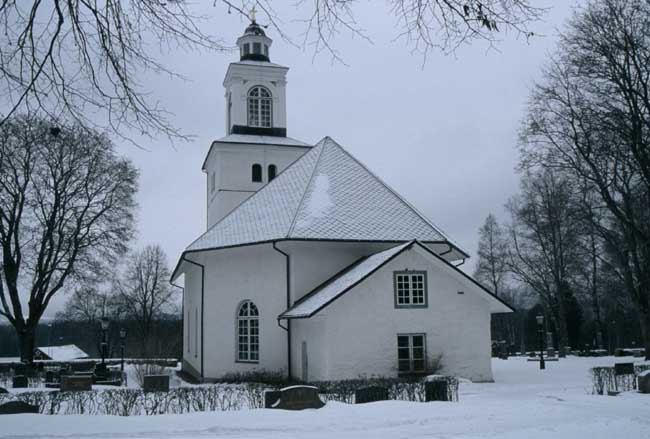 Järnskogs kyrka med den vidbyggda sakristian i öster