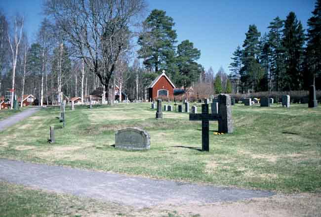 Kyrkogården norr om kyrkan.