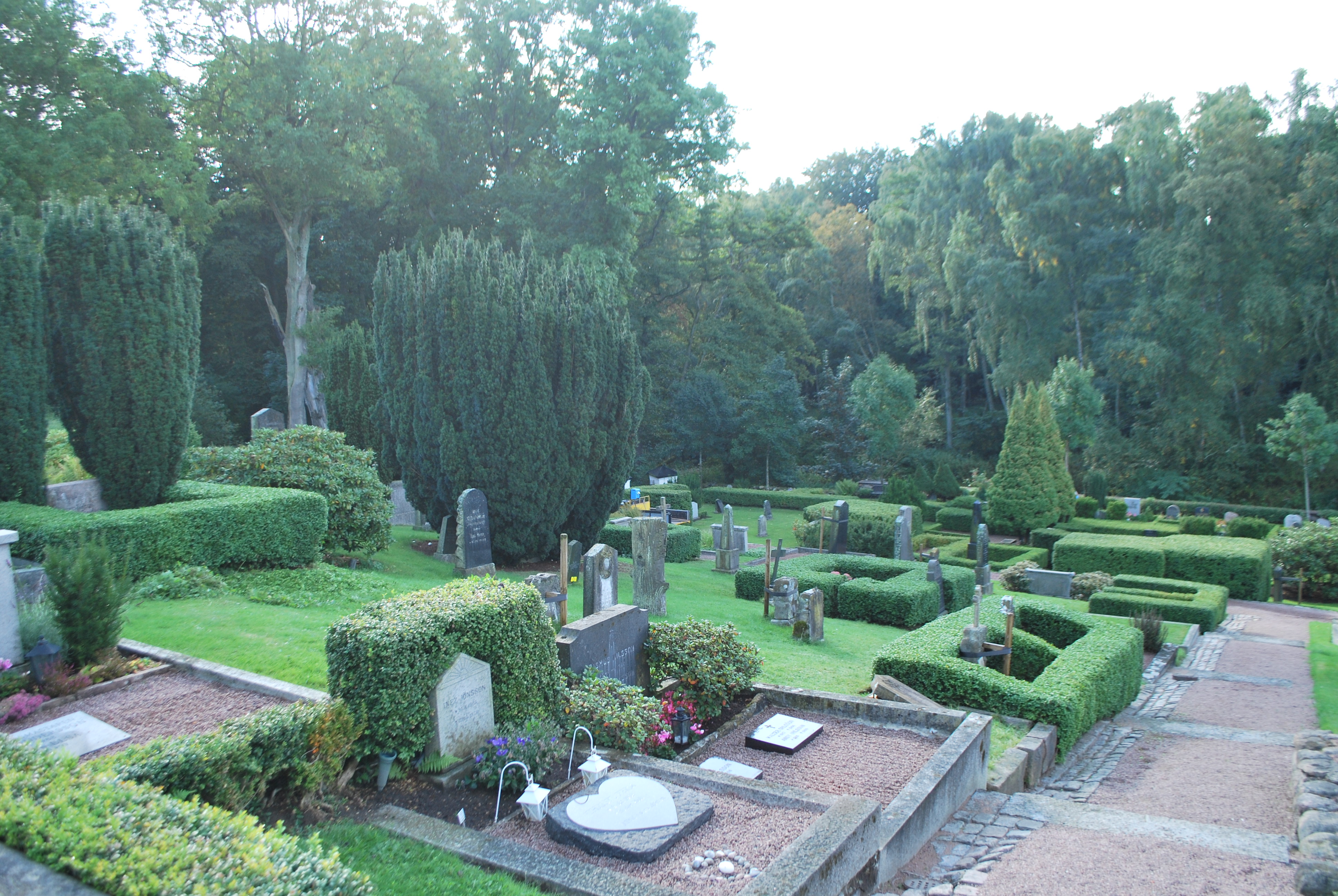 Raus kyrkogård mot söder