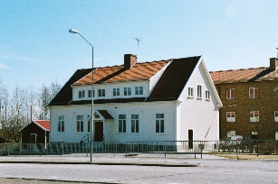 Skolbyggnader sydöst om Tuns kyrka. Neg.nr 03/154:24