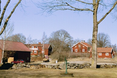 Angränsande gård öster om Söne kyrkogård. Neg.nr 03/151:18
