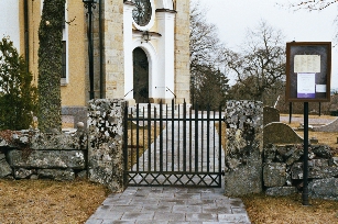 Mellby kyrkogård, grind från nordväst. Neg.nr 03/129:09.jpg