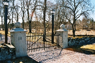 Häggesleds kyrkogård. Huvudentré från norr. Neg.nr 03/134:08