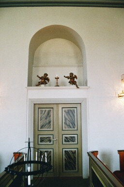 Trässbergs kyrka. Nisch med skulpturer. Neg.nr 03/171:12.jpg