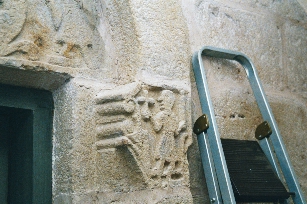 Gösslunda kyrka. Detalj av romansk portal i sydsidans vapenhus. Neg.nr 03/113:15