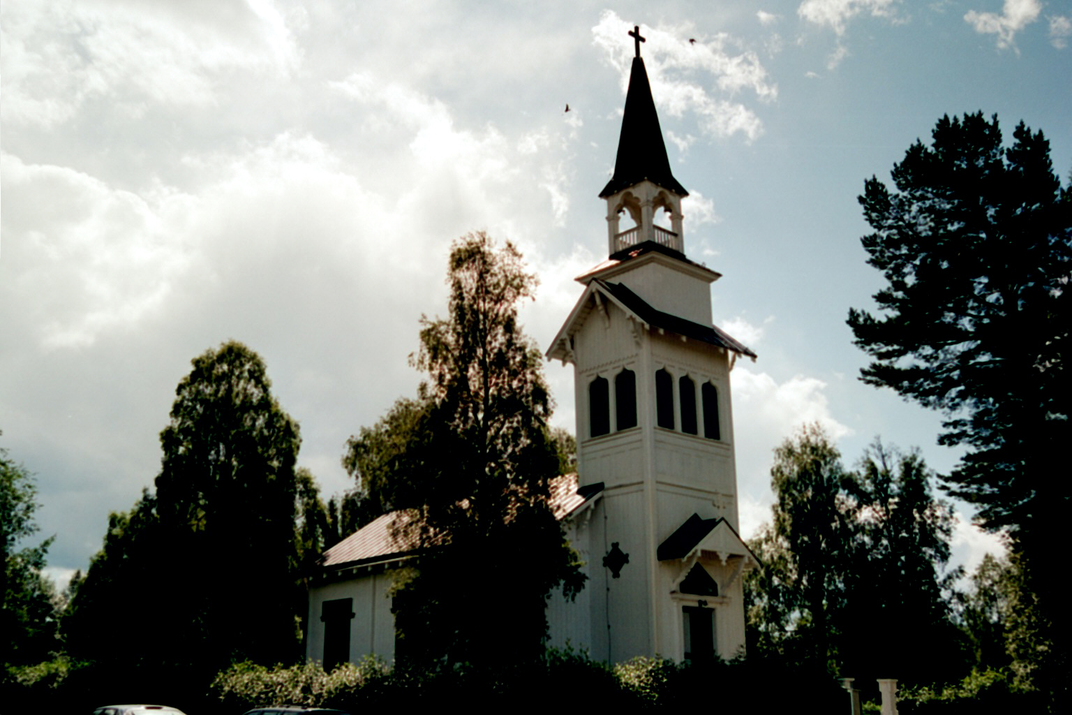 Gillhovs kapell med omgivande kyrkogård, vy från nordost.