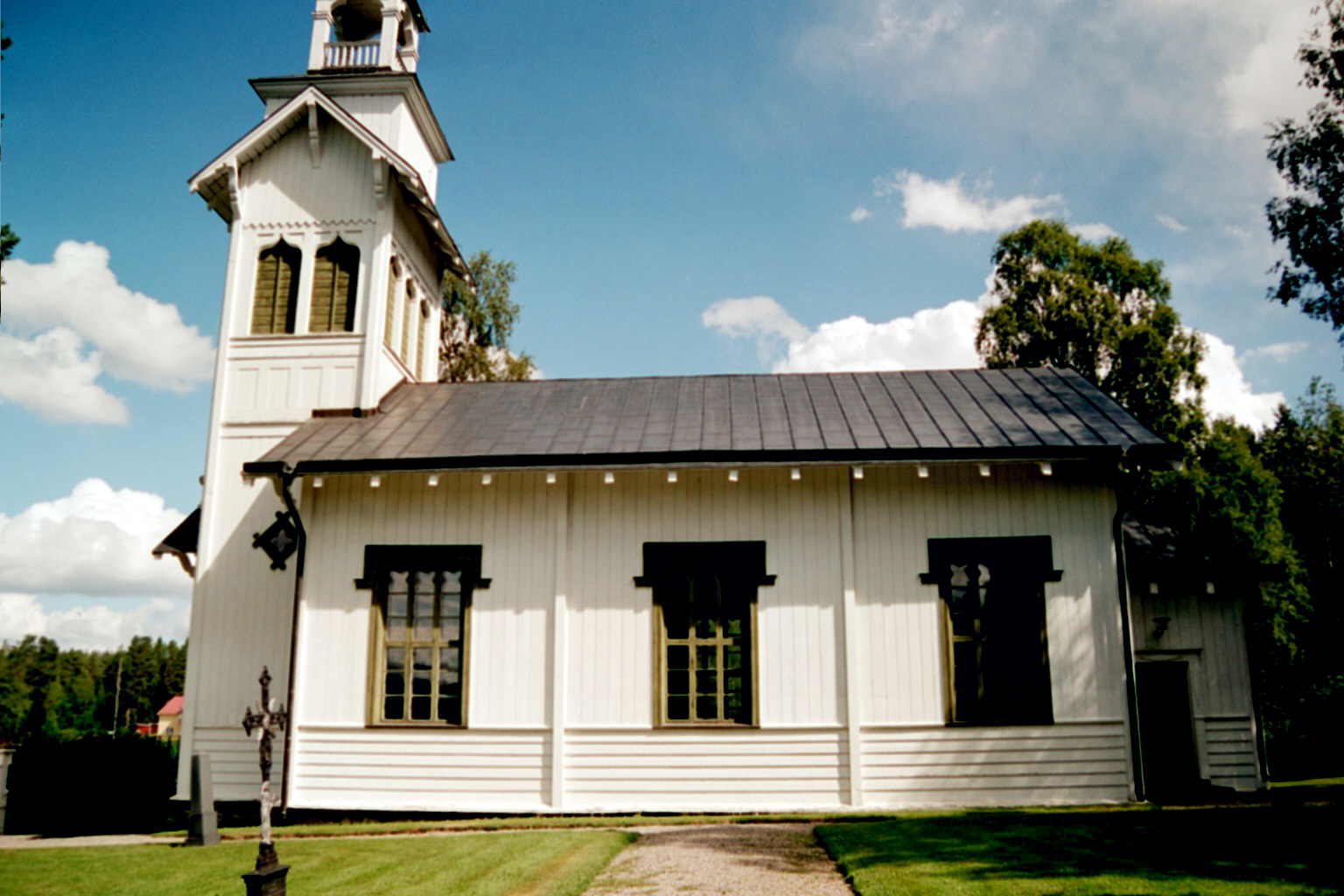 Gillhovs kapell, exteriör bild av fasaden mot väster.