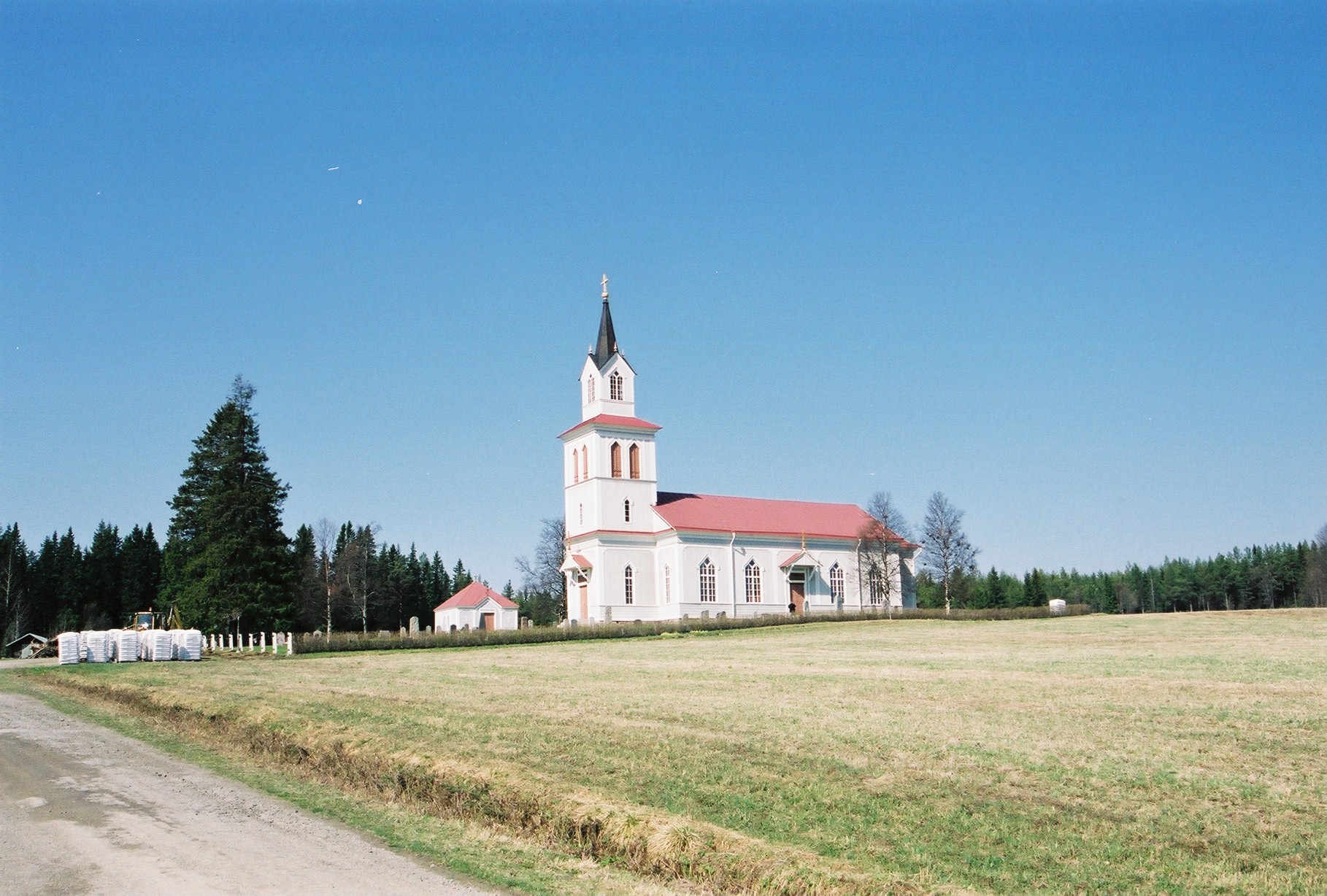 Åsarne gamla kyrka med omgivande kyrkogård sedd från öst.


Kyrkan inventerades mellan 2004-2005 av Martin Lagergren &
Emelie Petersson vid Jämtlands läns museum, de var också fotografer till bilderna. 