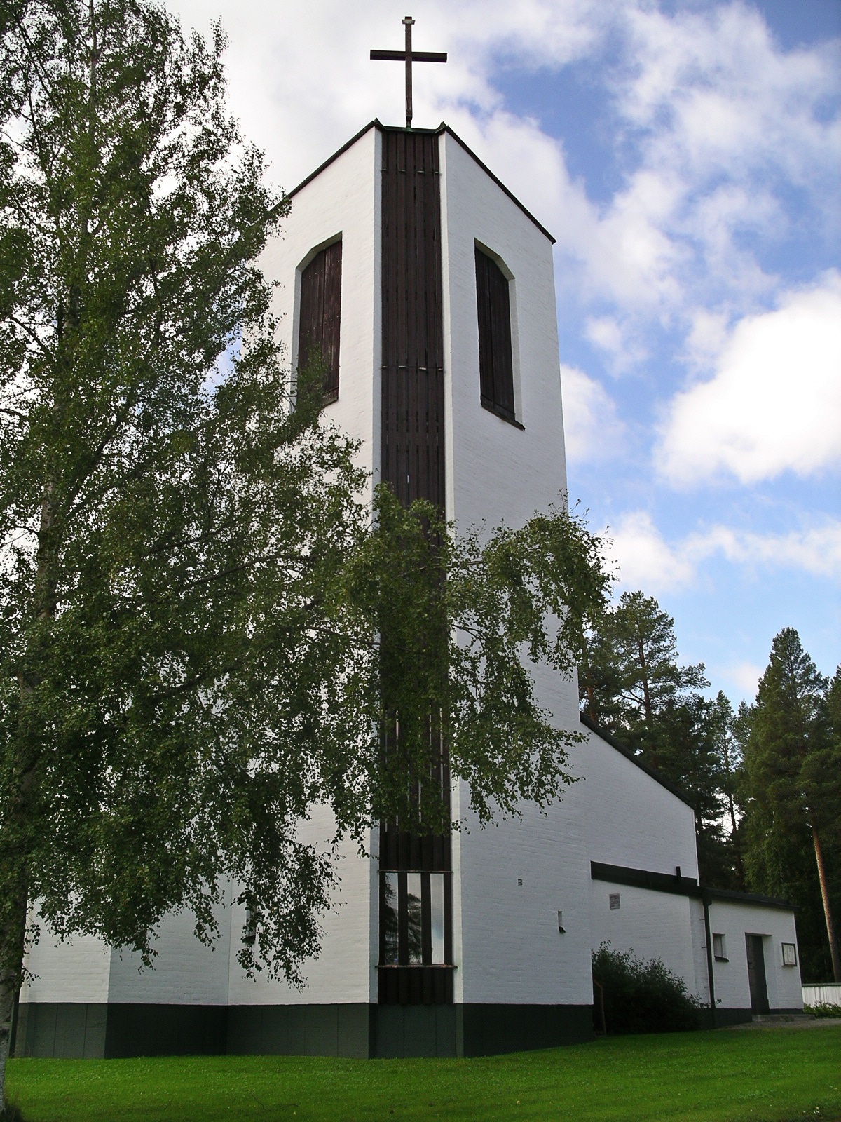 Åsarne nya kyrka, exteriör, torn nordöst. 


Isa Lindkvist & Christina Persson, bebyggelseantikvarier vid Jämtlands läns museum, inventerade kyrkan mellan 2005-2006. De var också fotografer till bilderna. 

