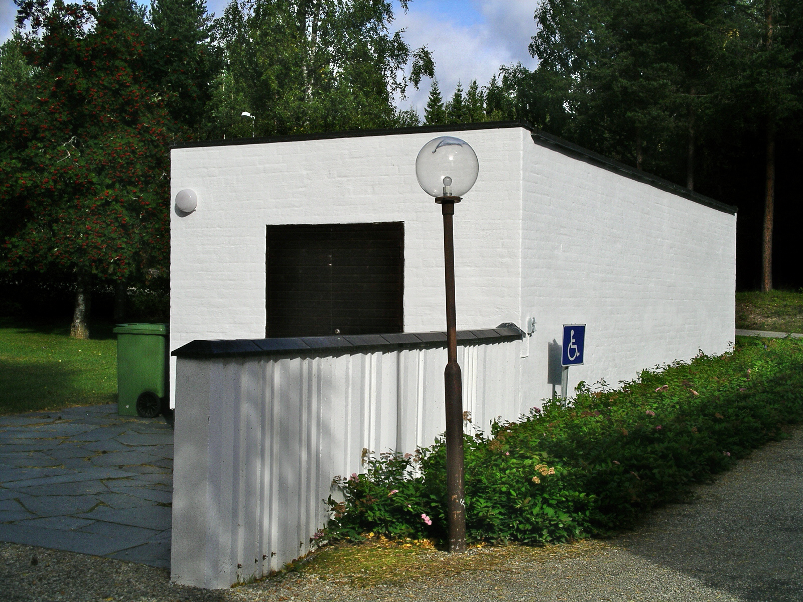 Åsarne nya kyrka, mur & bårhus. 


Isa Lindkvist & Christina Persson, bebyggelseantikvarier vid Jämtlands läns museum, inventerade kyrkan mellan 2005-2006. De var också fotografer till bilderna. 
