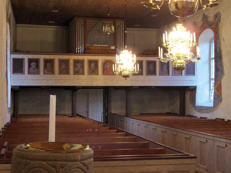 Interiör mot väster med orgeln från 1956.