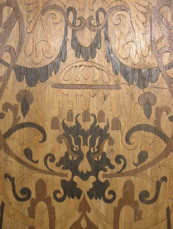 Intarsia på renässanspredikstol av ek från 1600-talet.