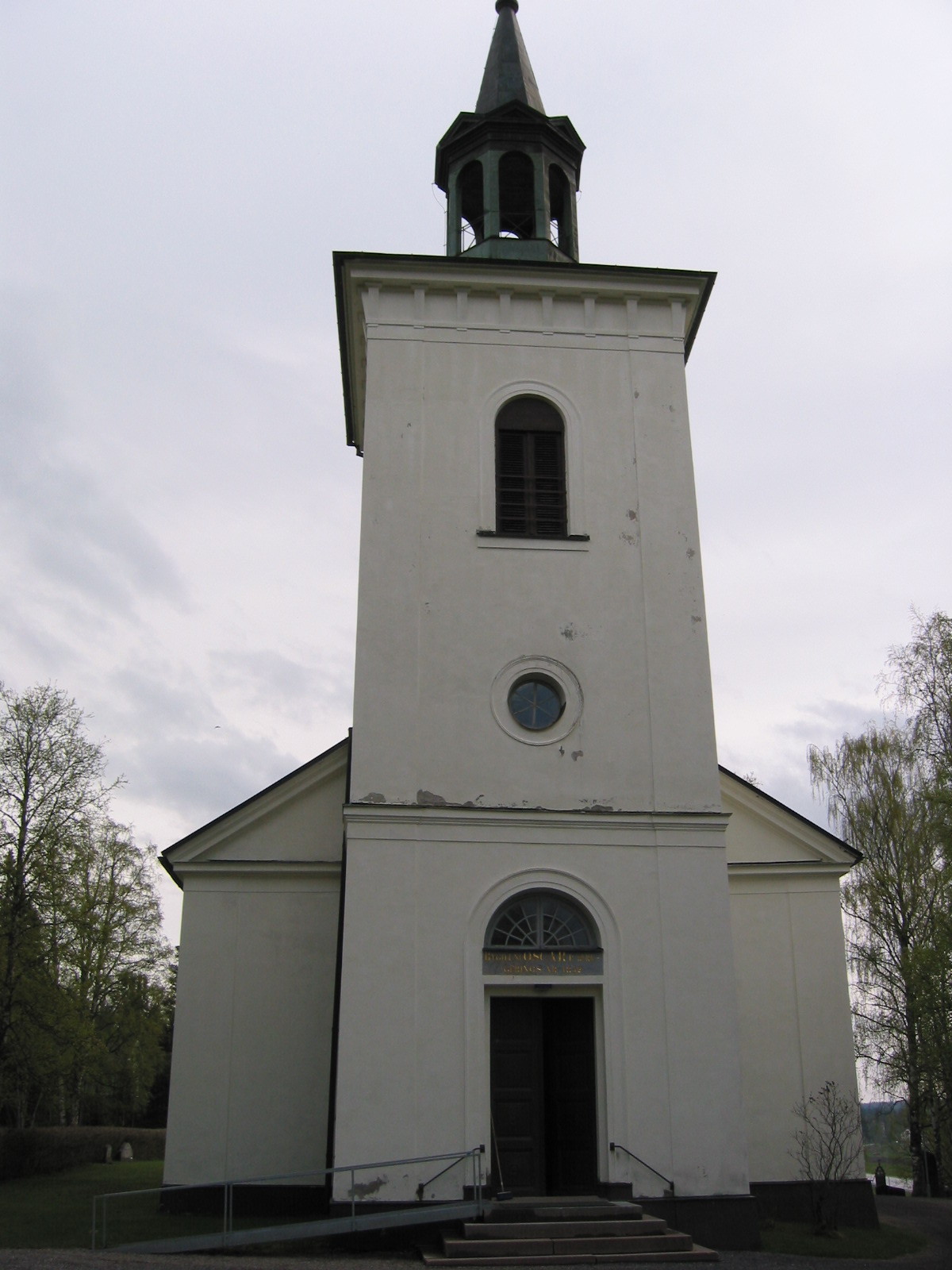 Mörsils kyrka, exteriör, västra fasaden. 