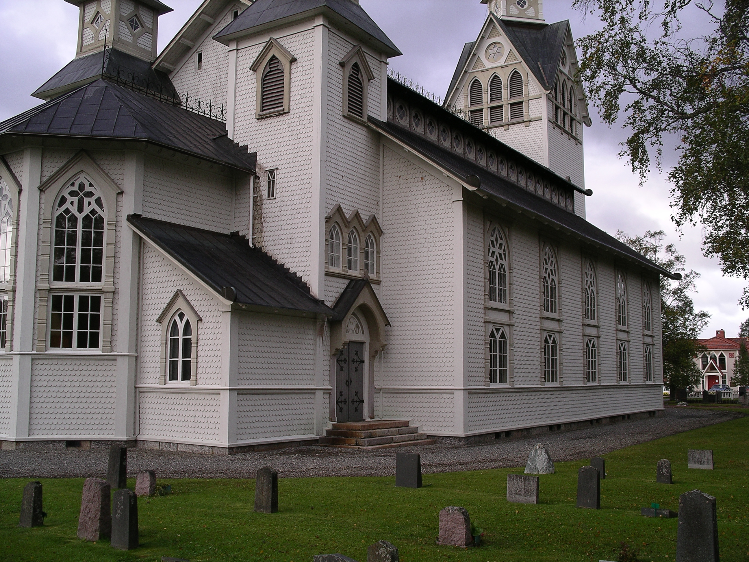 Duveds kyrka, exteriör, fasad mot nordöst. 

Bilderna är tagna av Martin Lagergren & Emelie Petersson, bebyggelseantikvarier vid Jämtlands läns museum, i samband med inventeringen, 2004-2005.